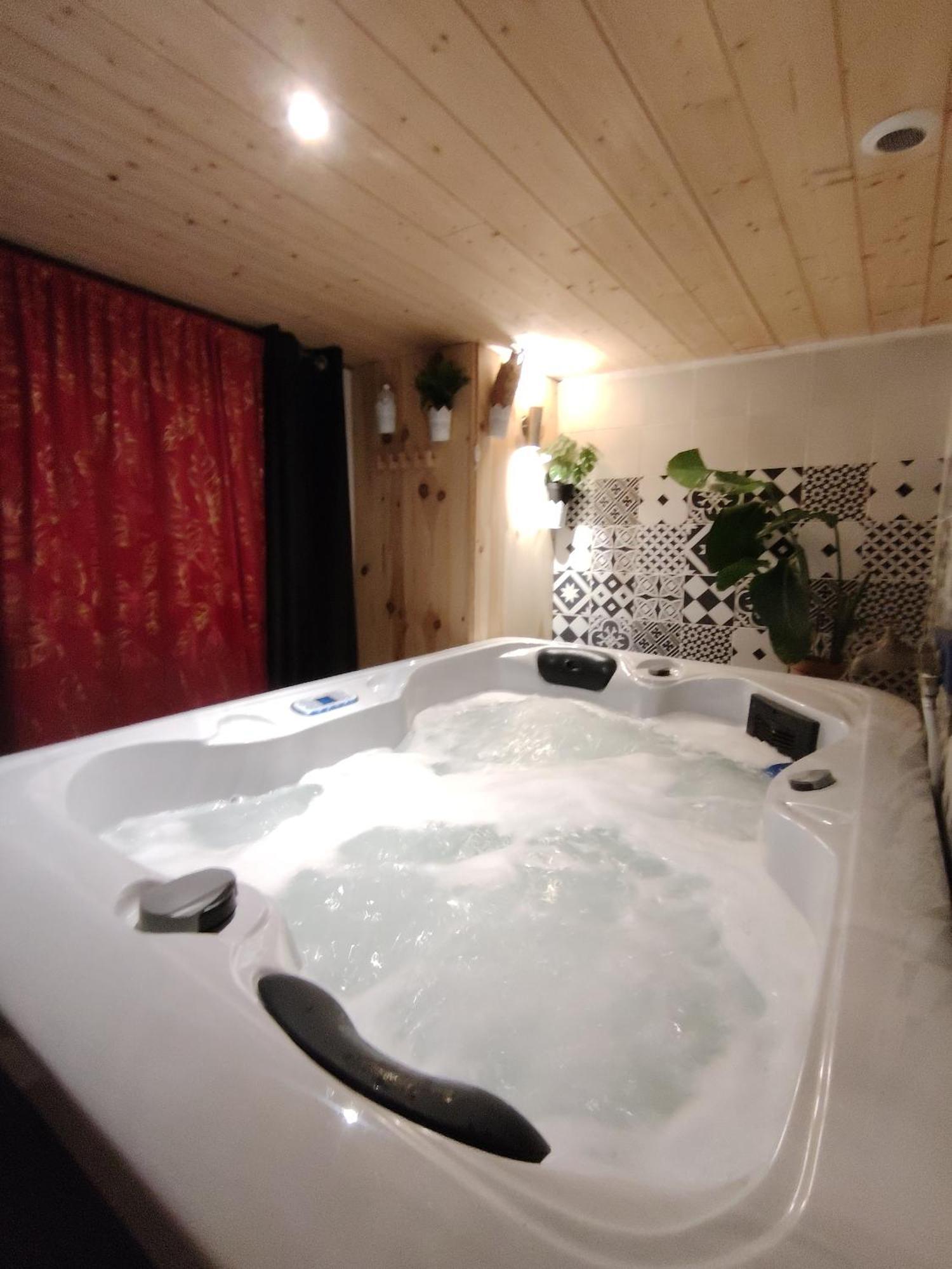 Sweet Loft Grenoble-Love Room Avec Jacuzzi & Sauna Esterno foto